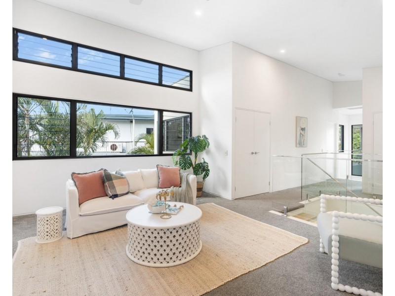 7 Seabeach Avenue, Mermaid Beach QLD 4218