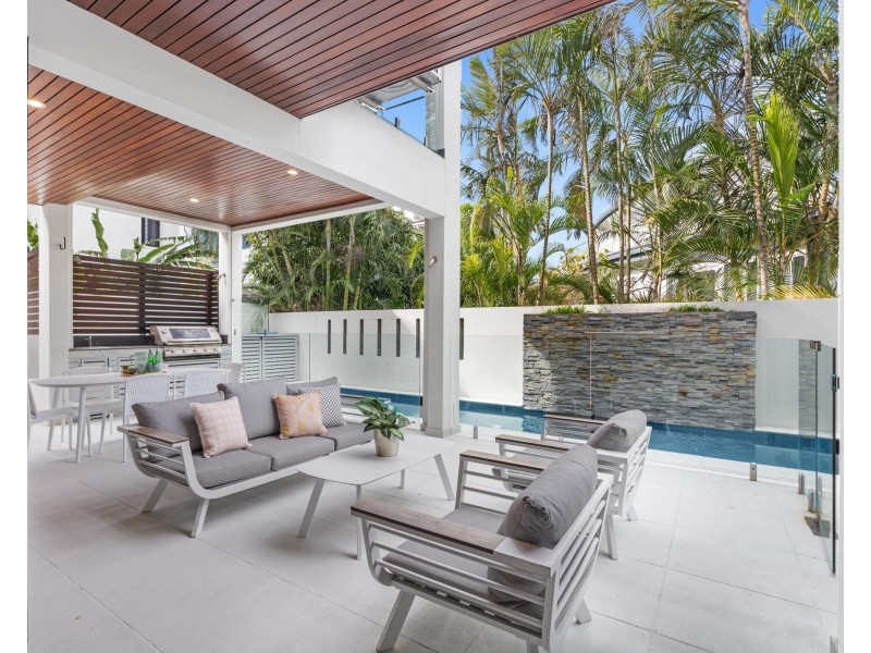 7 Seabeach Avenue, Mermaid Beach QLD 4218