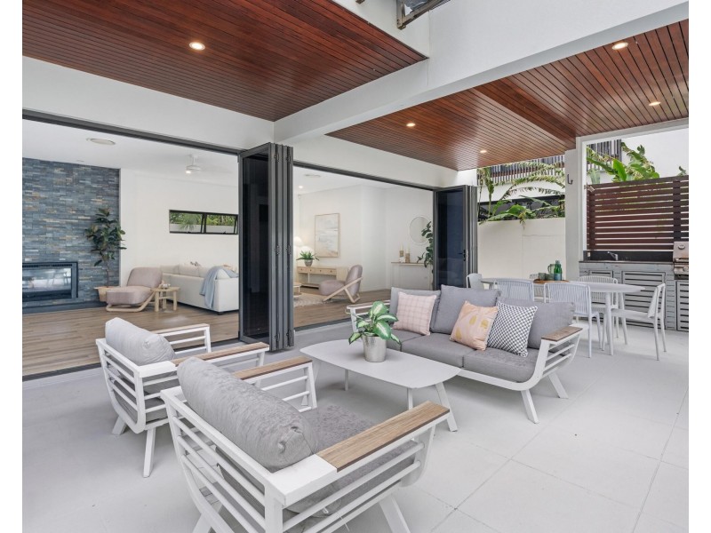 7 Seabeach Avenue, Mermaid Beach QLD 4218