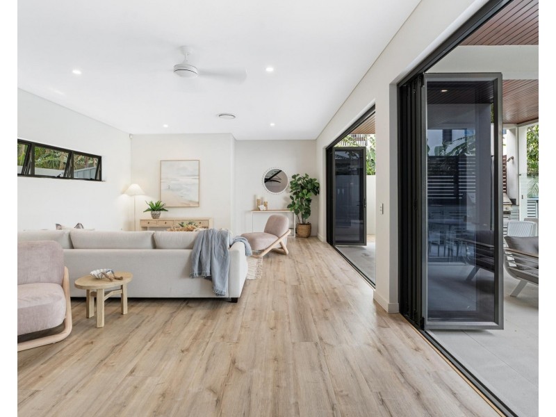 7 Seabeach Avenue, Mermaid Beach QLD 4218