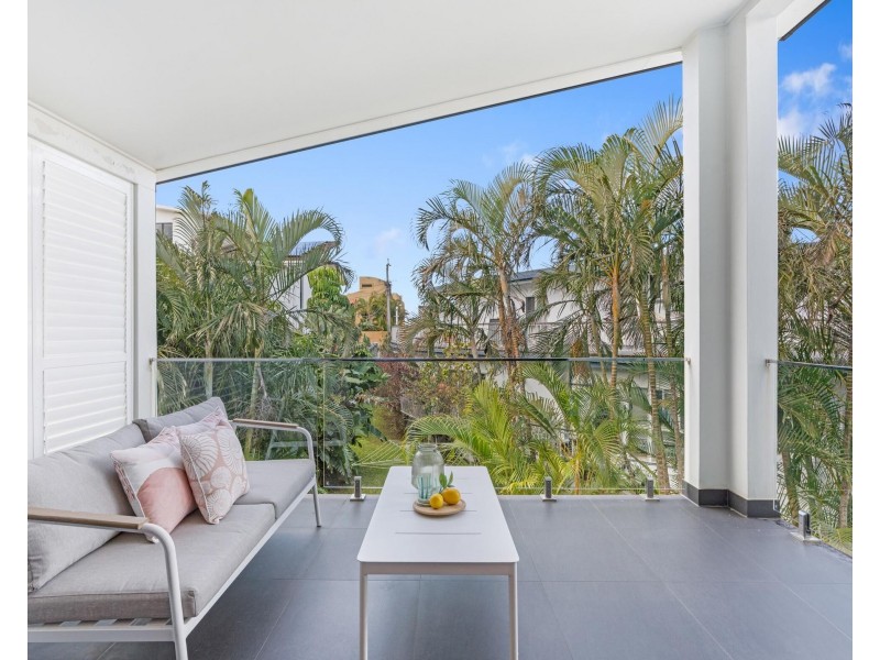 7 Seabeach Avenue, Mermaid Beach QLD 4218