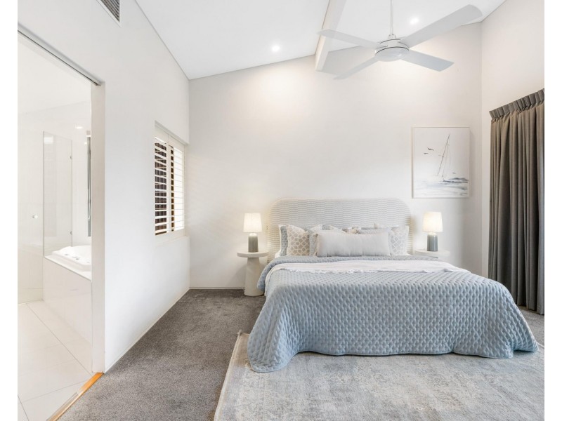 7 Seabeach Avenue, Mermaid Beach QLD 4218