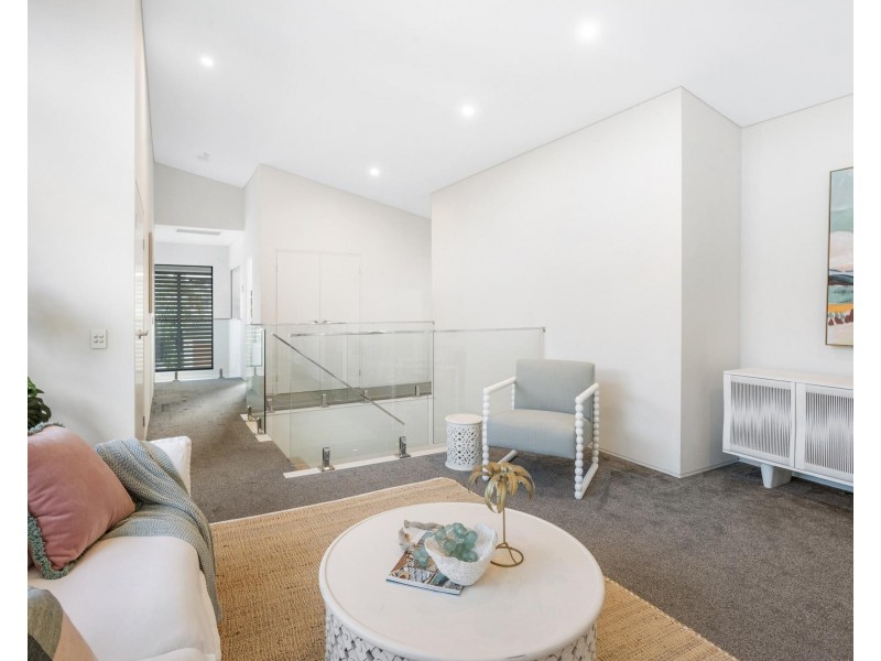 7 Seabeach Avenue, Mermaid Beach QLD 4218