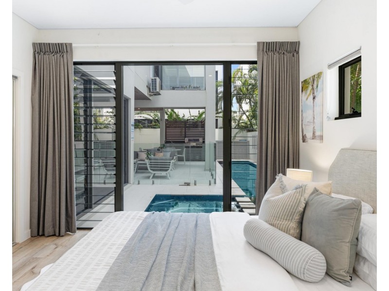 7 Seabeach Avenue, Mermaid Beach QLD 4218