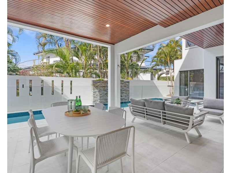 7 Seabeach Avenue, Mermaid Beach QLD 4218