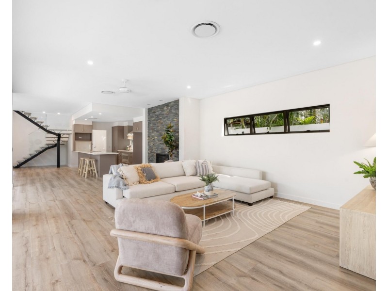 7 Seabeach Avenue, Mermaid Beach QLD 4218