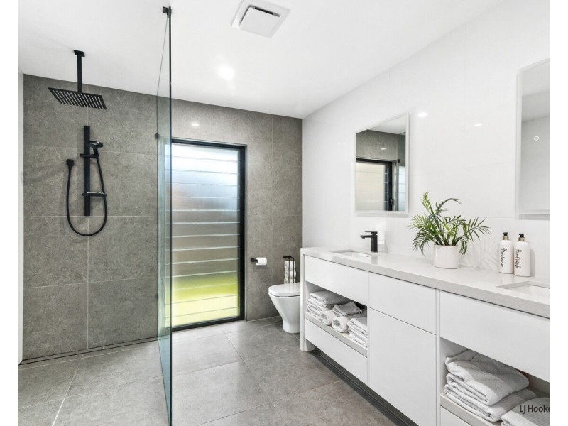 185 Currumbin Creek Road, Currumbin Waters QLD 4223
