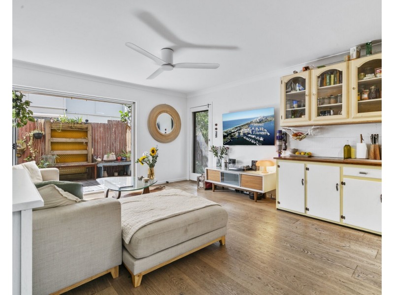 2/1211 Gold Coast Highway, Palm Beach QLD 4221