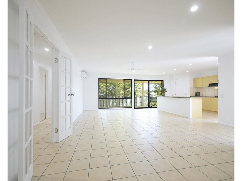 19 Hibertia Avenue, Elanora QLD 4221
