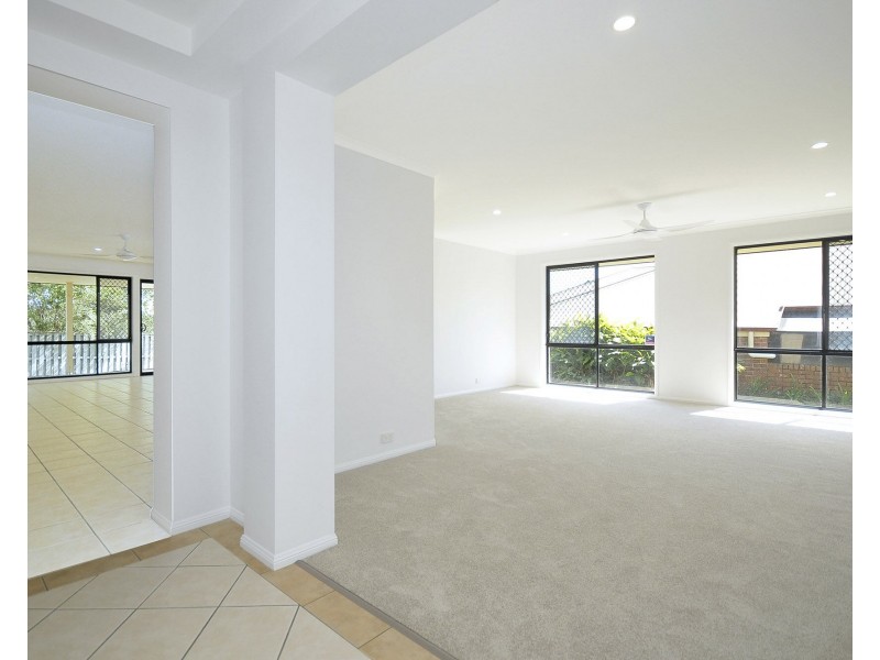 19 Hibertia Avenue, Elanora QLD 4221