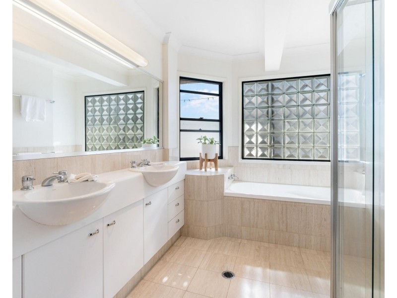 4 Albany Avenue, Currumbin QLD 4223