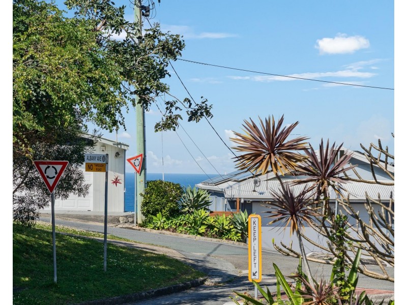 4 Albany Avenue, Currumbin QLD 4223