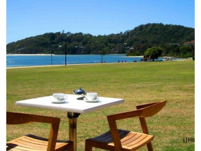 10 Illaroo Street, Palm Beach QLD 4221