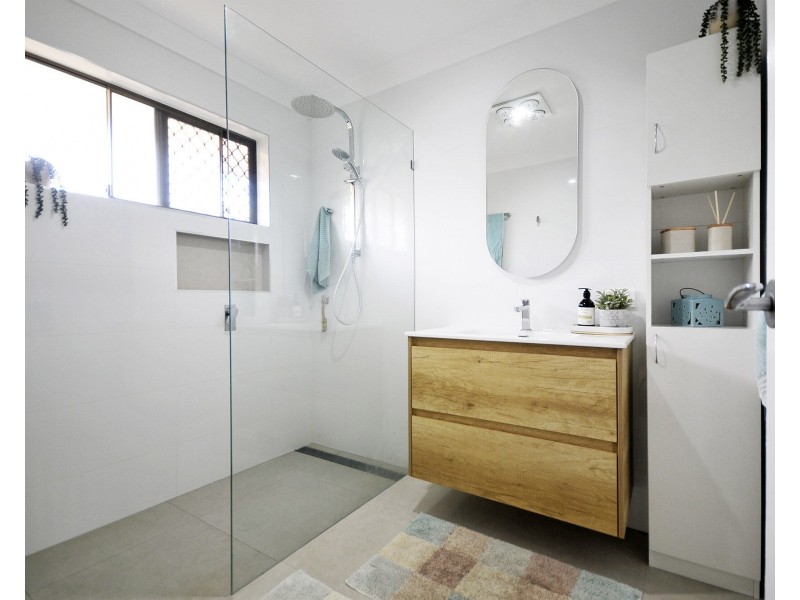 56 K P McGrath Drive, Elanora QLD 4221