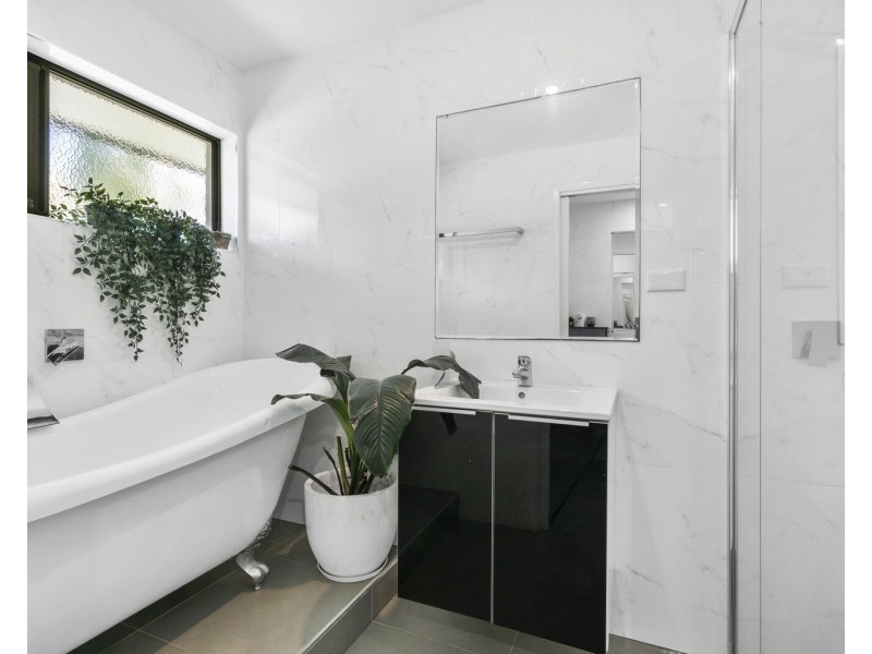 4 Aethalia Street, Currumbin Waters QLD 4223