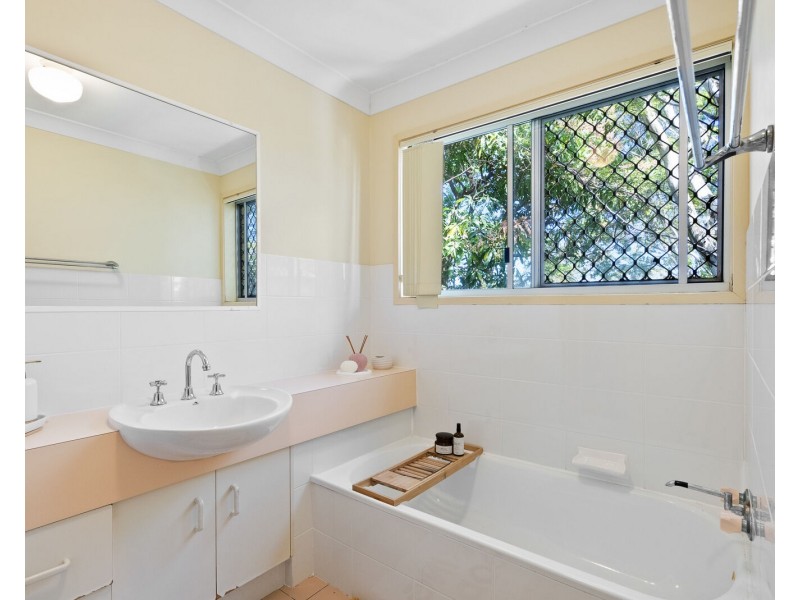 62 Tallebudgera Drive, Palm Beach QLD 4221