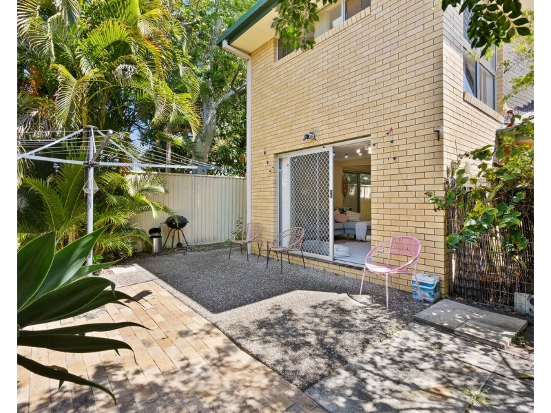 62 Tallebudgera Drive, Palm Beach QLD 4221
