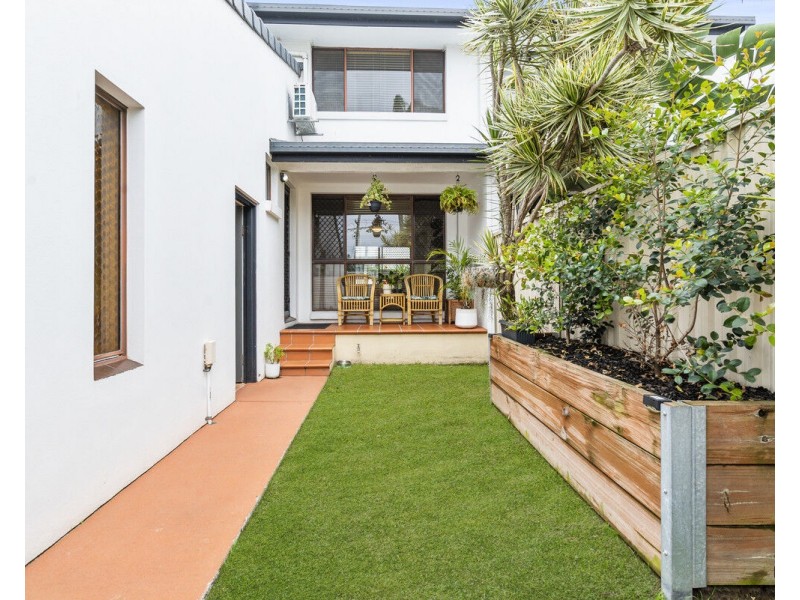 24/2 Karbunya Street, Mermaid Waters QLD 4218
