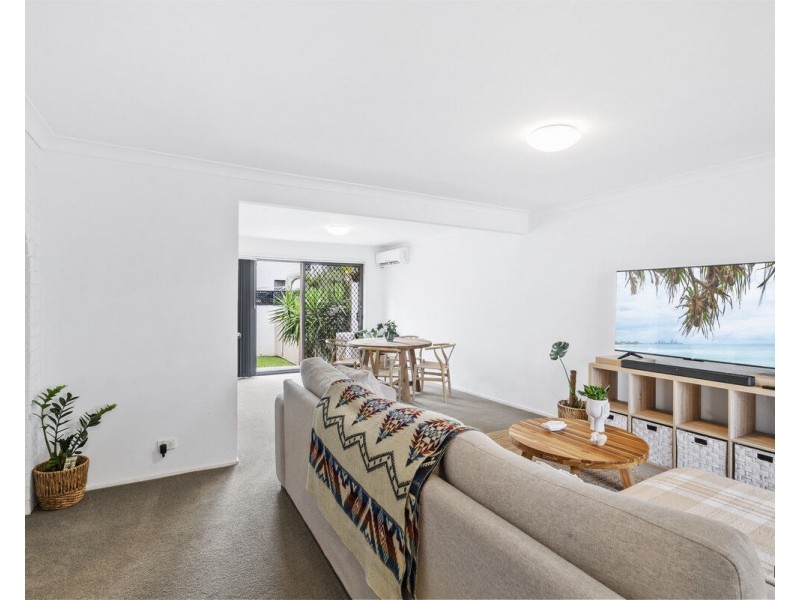 24/2 Karbunya Street, Mermaid Waters QLD 4218