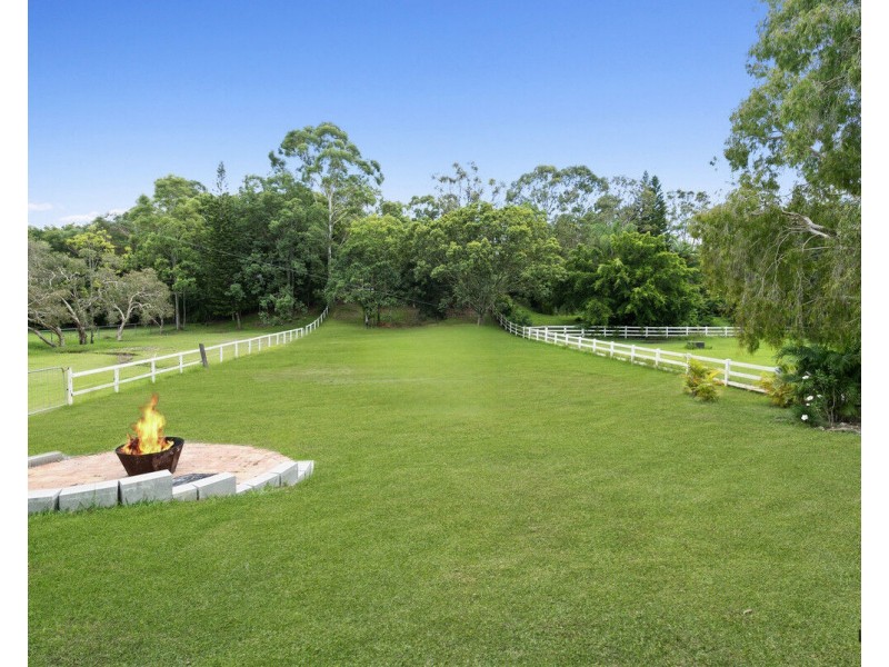 8 Larch Street, Tallebudgera QLD 4228