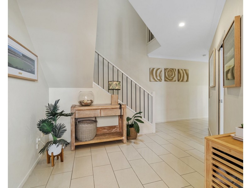 2/83 Tahiti Avenue, Palm Beach QLD 4221