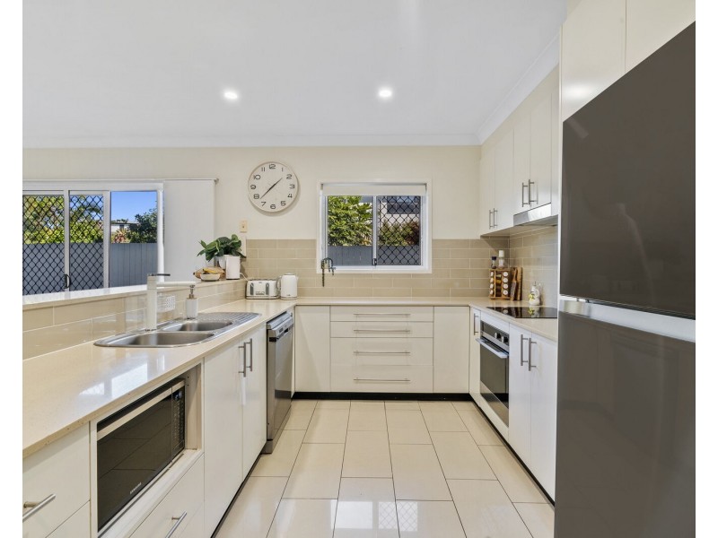 2/83 Tahiti Avenue, Palm Beach QLD 4221