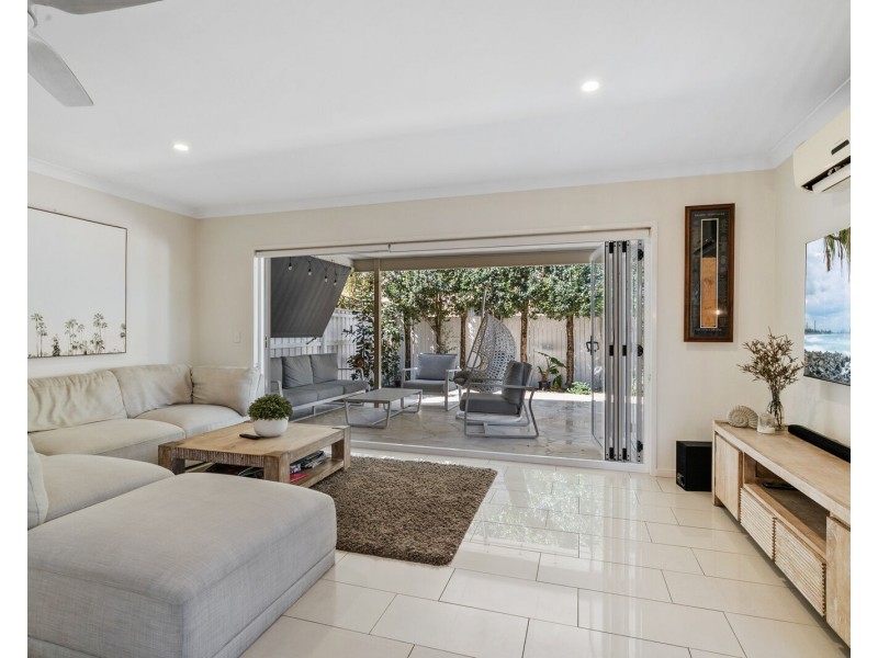 2/83 Tahiti Avenue, Palm Beach QLD 4221