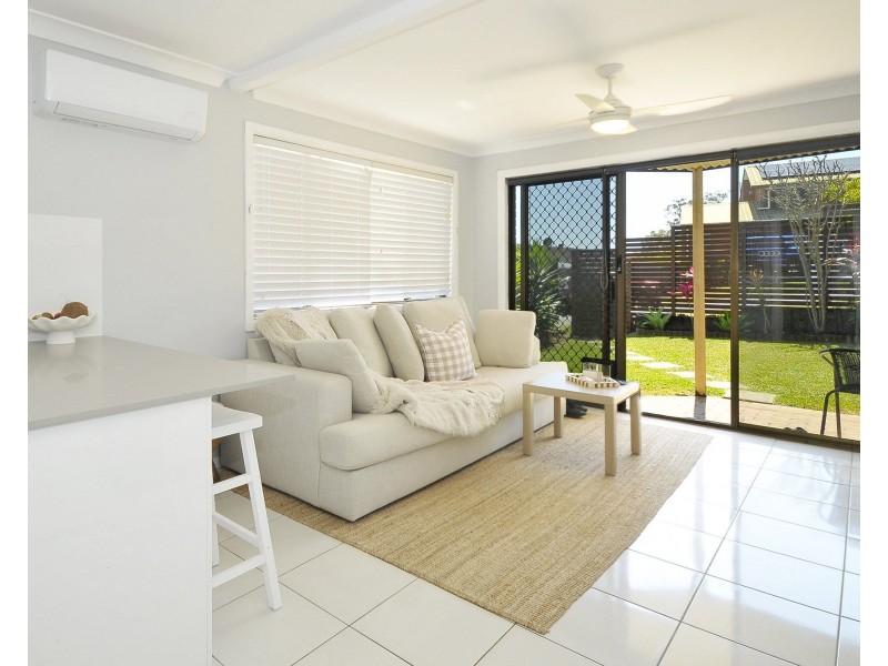 2/9 Daisy Street, Elanora QLD 4221