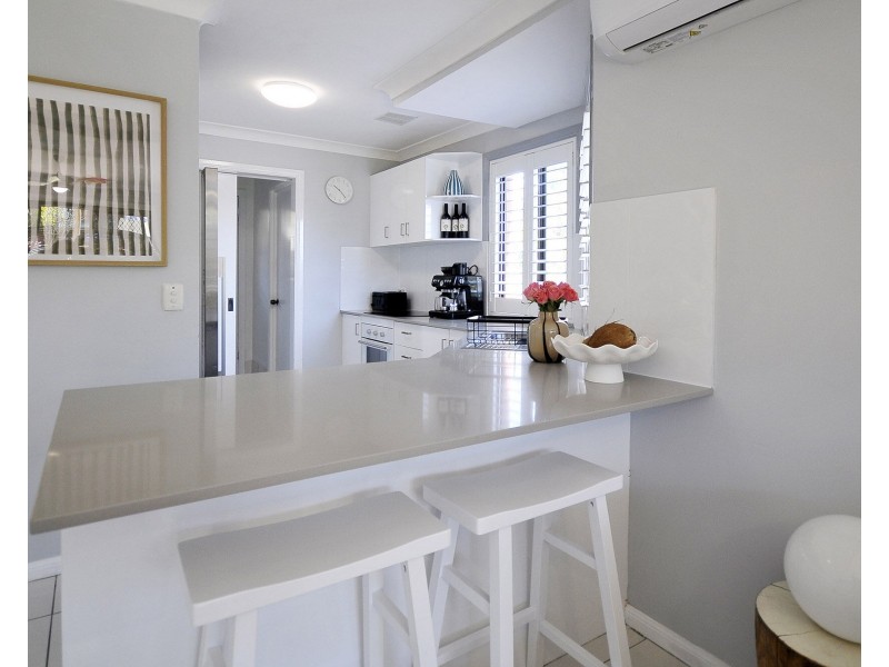 2/9 Daisy Street, Elanora QLD 4221