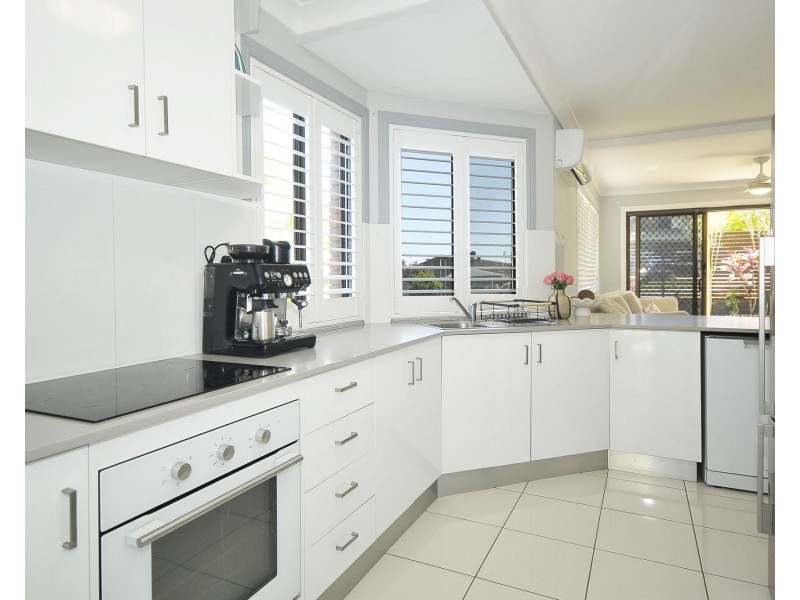 2/9 Daisy Street, Elanora QLD 4221