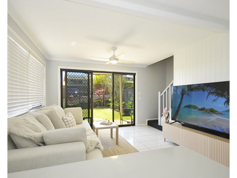 2/9 Daisy Street, Elanora QLD 4221