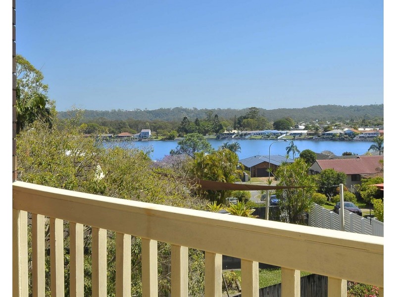 2/9 Daisy Street, Elanora QLD 4221
