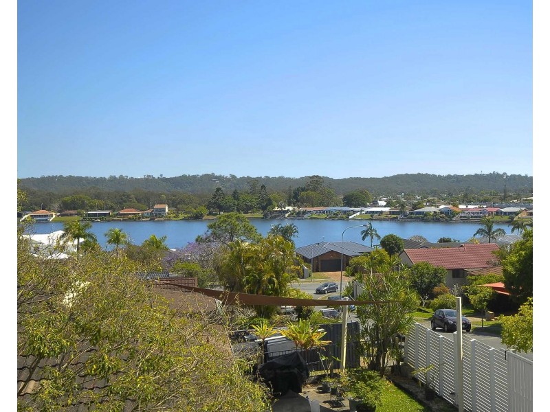 2/9 Daisy Street, Elanora QLD 4221