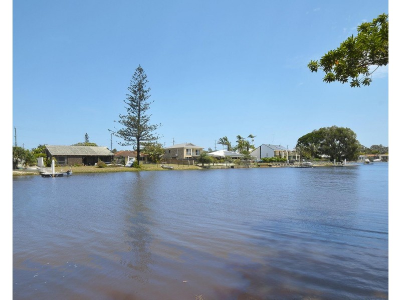 124 Tahiti Avenue, Palm Beach QLD 4221