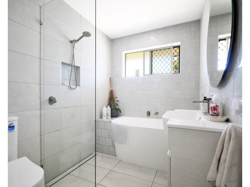 124 Tahiti Avenue, Palm Beach QLD 4221