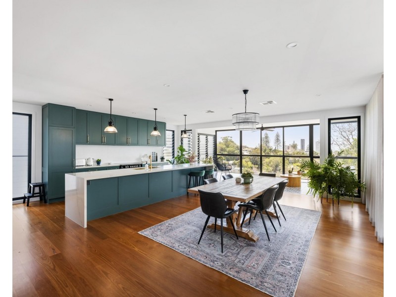 7 Tooloon Street, Coolangatta QLD 4225