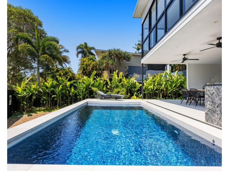 7 Tooloon Street, Coolangatta QLD 4225