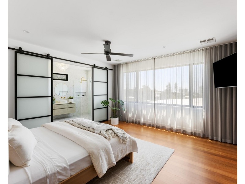 7 Tooloon Street, Coolangatta QLD 4225