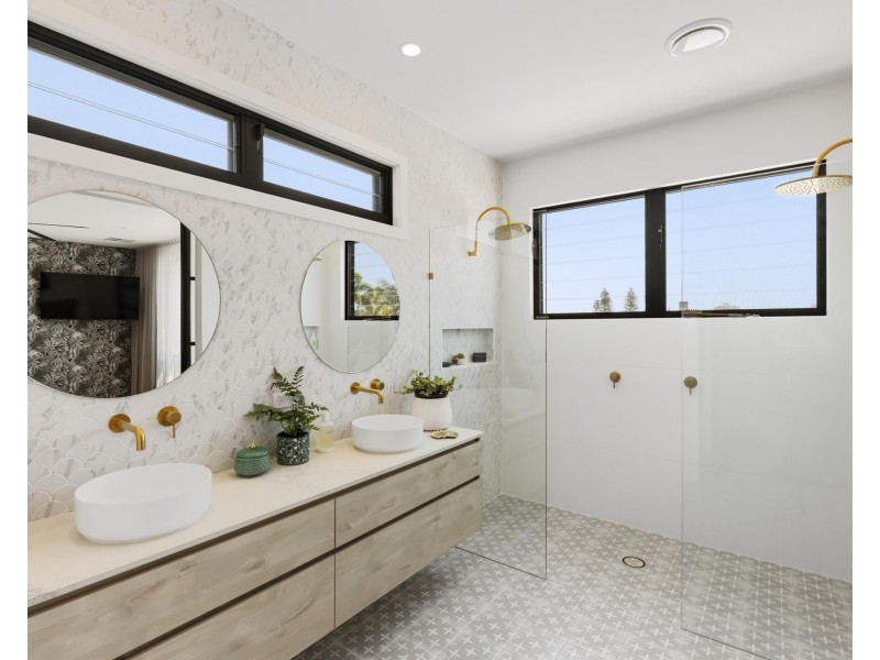7 Tooloon Street, Coolangatta QLD 4225
