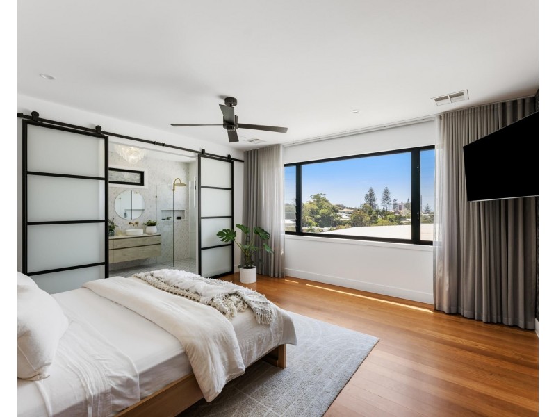 7 Tooloon Street, Coolangatta QLD 4225