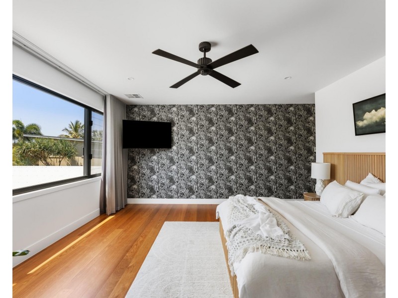 7 Tooloon Street, Coolangatta QLD 4225