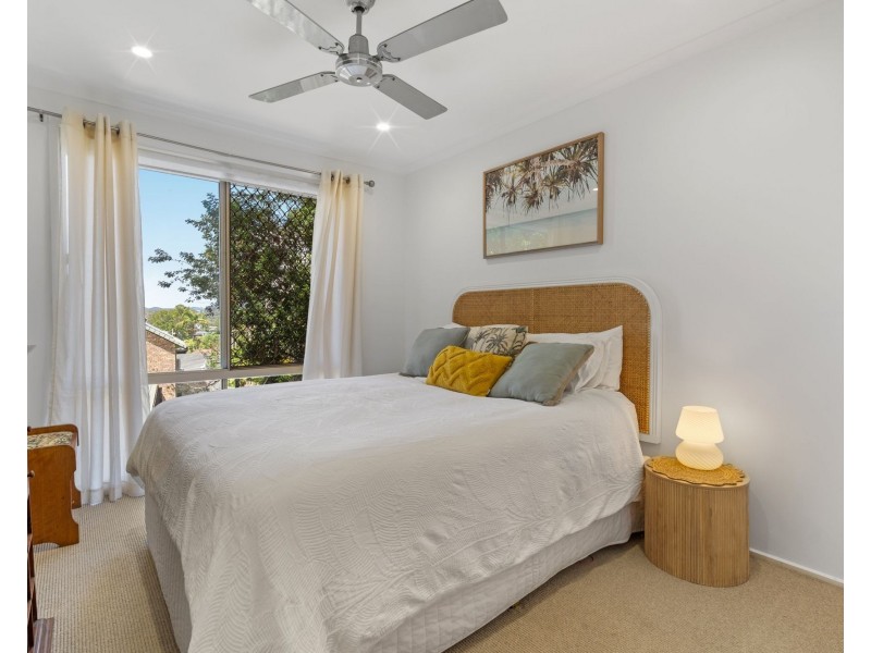 4 Bicton Court, Elanora QLD 4221