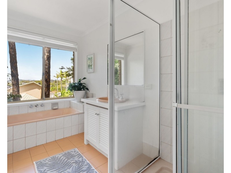 4 Bicton Court, Elanora QLD 4221