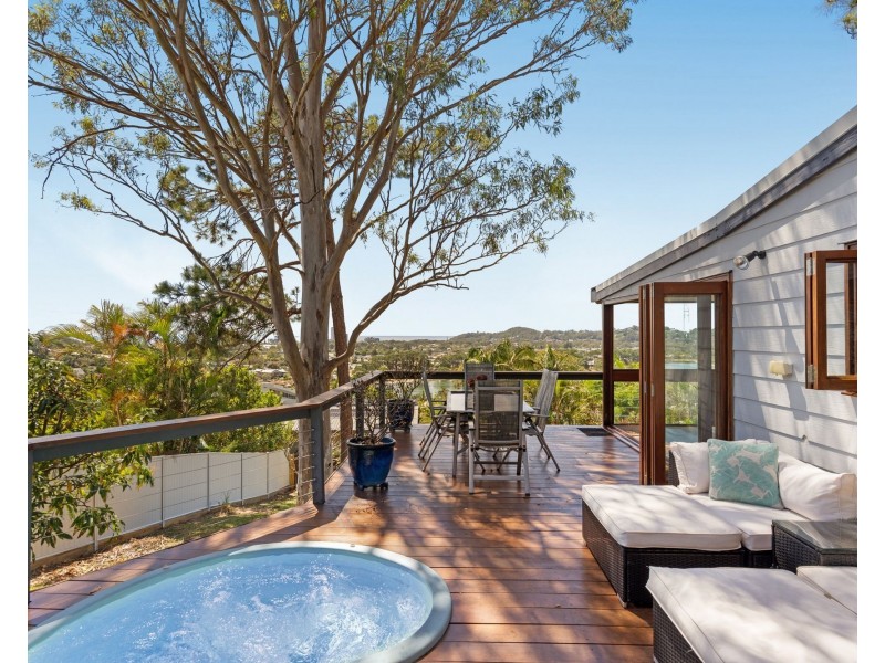 4 Bicton Court, Elanora QLD 4221