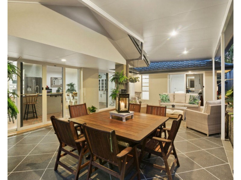 12 Seville Circuit, Burleigh Waters QLD 4220