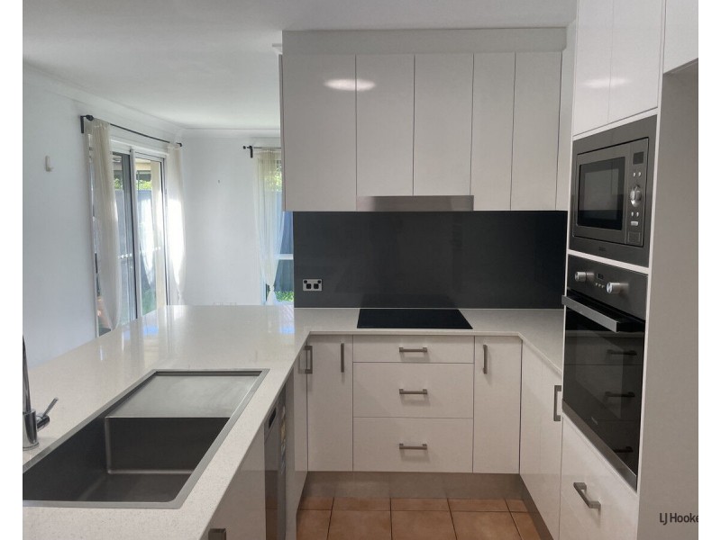 12 Seville Circuit, Burleigh Waters QLD 4220