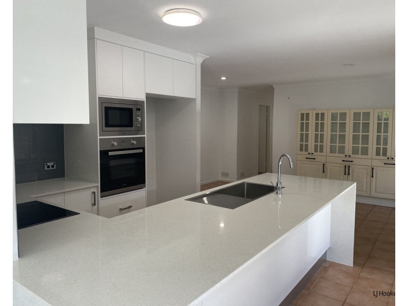 12 Seville Circuit, Burleigh Waters QLD 4220