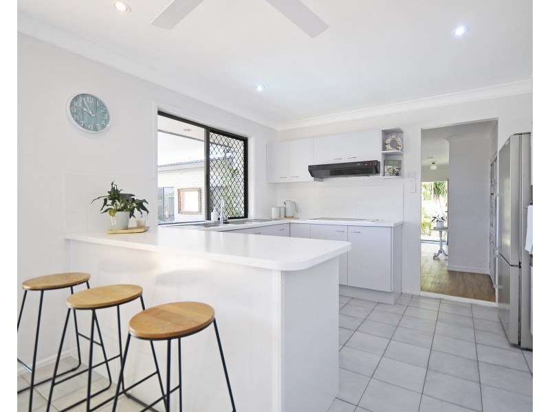 17 Esperance Close, Elanora QLD 4221