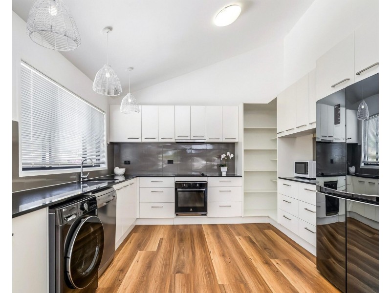 28 Bronzewing Close, Elanora QLD 4221