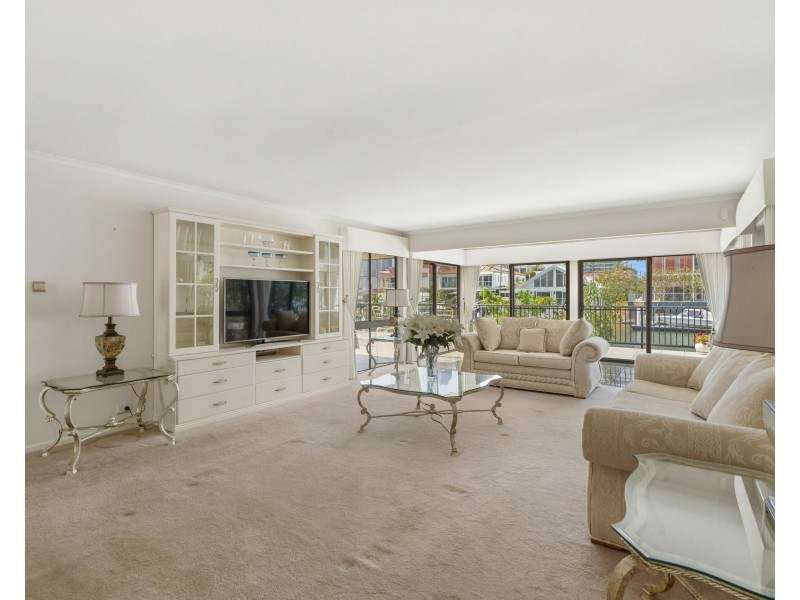 38 Southern Cross Drive, Surfers Paradise QLD 4217